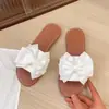 Sandalias de cuña para mujer de talla grande transfronterizas, nuevas sandalias planas tipo chancla florales de verano 2026, zapatos de playa para mujer al por mayor