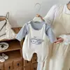 Estilo Primavera e Outono para Bebê 2026 Novo Estampado Floral Roupa de Baixo Macacão com Desenho de Maçã Conjunto de Duas Peças Roupa Externa