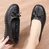 Zapatos de Cuero Huecos Sandalias para Mujer Transpirables de Mediana Edad Antideslizantes de una Sola Capa Planos de Verano Zapatos para Madres Casuales con Agujeros para Personas Mayores