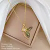 [Acero de titanio] Collar de diamantes elegante y lujoso con alas de libélula de colores, cadena de clavícula combinable para mujer, cadena de acero de titanio.