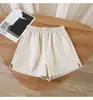 Shorts femininos em couro PU, novo estilo outono e inverno 2026, tamanho grande, perna larga solta, modelador, cintura alta, moderno, adequado para usar por cima, shorts de bota