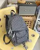 Mochila Minimalista de Bolinhas Roxas com Textura Suave para Estudantes Universitários, Versátil para Atividades ao Ar Livre