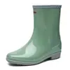 Galochas Femininas Coloridas, Cano Médio, Forradas com Lã, Moda Coreana, Galochas para Todas as Estações, Galochas para Adultos, Sapatos de Borracha Impermeáveis Antiderrapantes para Trabalho
