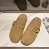 Sandálias de outono slip-on estilo Birkenstock, camurça retrô, sola grossa, pelo sintético Baotou, chinelos de dedo com sola macia 2026 para mulheres, adequados para uso externo