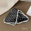 Pinza para el Cabello Triángulo de Perla con Lunares Estilo Coreano para Mujer 2026 Nuevo Modelo Accesorio para el Cabello de Nicho de Alta Gama para Recogidos en la Parte Trasera del Cabello Pinza de Tiburón
