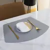 Tapete de mesa de couro artificial PU, tapete para tigela em formato de leque, tapete de isolamento térmico, à prova de óleo, anti-incrustante, impermeável, ecológico, tapete para xícara e tigela