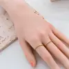 Anillo Minimalista de Acero de Titanio con Diamantes Brillantes en Forma de Semicírculo Estilo Coreano para Mujer, Estilo de Nicho para Mejores Amigas y Parejas, Joyería de Moda para Influencers
