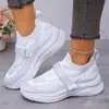 Sapatos Transfronteiriços Europeus e Americanos Novo Velcro Strass Flyknit Outono 2025 Tênis Casuais para Corrida Transfronteiriços Feminino Grande Atacado Tamanho Grande