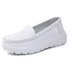 Zapatos nuevos de enfermera para primavera y verano, mujer, suela suave, transpirables, cómodos, tacón plano, no cansan los pies, antideslizantes, suela gruesa, trabajo médico, zapatos blancos