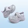 Sapatos Infantis Jingqi para Meninos e Meninas, Tênis Esportivos de Malha Respirável de Verão para Crianças de Meia-Idade e Grandes, Sapatos e Sandálias para Crianças Pequenas com Solado Macio Antiderrapante