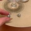Estilo Idéntico de Zhang Jiani Jiang Xi Zhenduo Cáñamo Gris Pendientes de Perla Princesa Diana Shijia Pendientes de Mujer 2025 Nuevo Estilo Caliente