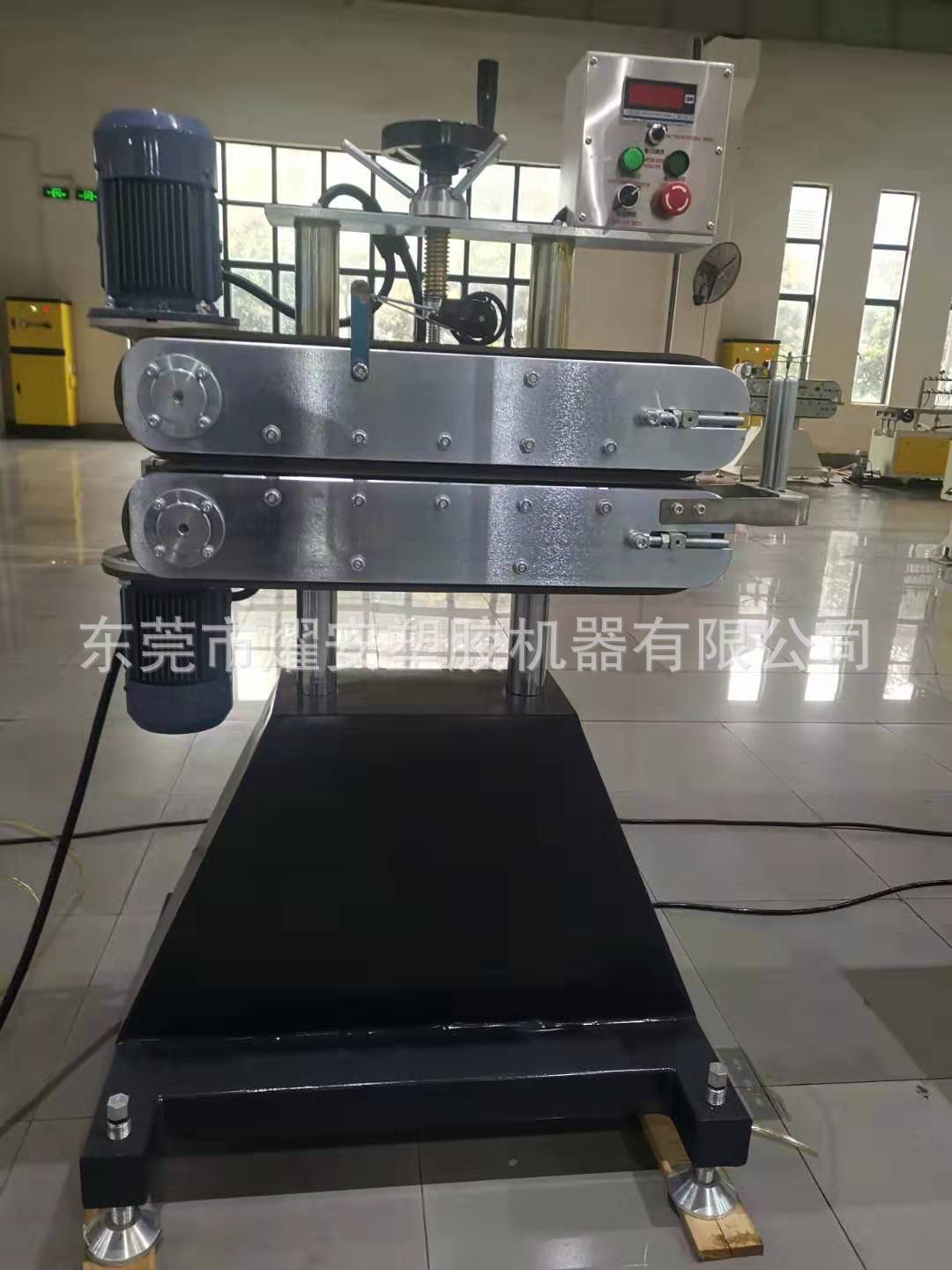 中皮带牵引机