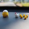 Accesorios para coche de pollo adornos muñeca linda dibujos animados adornos consola central coche espejo retrovisor salida de aire interior del coche