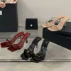 Sandalias transparentes de tacón alto con punta cuadrada para mujer, nuevo estilo de verano, sandalias de tirante único de tacón de aguja con punta abierta en negro y burdeos para uso en exteriores.