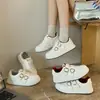 Zapatos casuales deportivos para estudiantes de suela gruesa con doble hebilla, zapatillas blancas, zapatillas de entrenamiento estilo alemán para mujer, zapatillas grises para mujer 2026