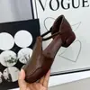 Sandalias de tacón grueso de moda nuevas de primavera y verano para comercio exterior transfronterizo, zapatos de tacón medio huecos retro de punta cerrada para mujeres de mediana edad y mayores