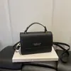 Bolso de diseño único, nueva colección otoño 2026, estilo retro minimalista de moda, adecuado para ir al trabajo, bolso cuadrado pequeño, bolso de hombro, bolso cruzado