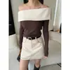 Sinan Primavera Temprana Nuevo Estilo Bloques de Color Costura Realzando la Atmósfera Hombros Descubiertos Ajustado Camiseta Camisa Base Sn8619