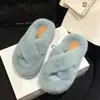 Chinelos de algodão para uso externo, modelo novo 2026 plush estiloso para casa com sola grossa, sapatos peludos de tira cruzada para outono e inverno