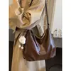 Bolsa de ombro de grande capacidade para mulheres, nova moda vintage outono e inverno 2024, bolsa tote versátil de nicho coreano