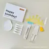 Utensilios para pastel cumpleaños juego de regalo de seis piezas tienda de repostería juego de suministros para fiesta al por mayor juego de cubiertos y platos desechables