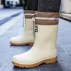 Botas de Chuva de Cano Médio Estilo Novo para Adultos na Europa e América, Impermeáveis, Antiderrapantes, com Punhos Elásticos Ajustáveis, Adequadas para Uso Doméstico e ao Ar Livre em Todas as Estações