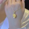 Colar com pingente de durian, design de nicho de moda galvanizado a ouro verdadeiro, colar feminino de celebridade da internet, elegante, leve e luxuoso, corrente de pescoço esquecida de durian