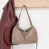 Bolso Boston Grande de Cuero de Vaca de Primera Capa Natural Caída Simple Hombro Retro Europeo y Americano Gran Capacidad Suave Sólido Cuero Genuino Bolso Grande