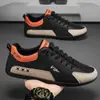 Atacado Transfronteiriço de Sapatos Masculinos, Novos Modelos de Primavera, Tênis Casuais Slip-On, Superfície de Couro, Impermeável, Antiderrapante, Sola Macia, Mocassins Versáteis