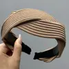 Nueva Diadema Retorcida de Ala Ancha para Otoño e Invierno 2025 para Mujer con Diadema Alta para Parte Superior de la Cabeza para Salir, Tocado Versátil con Pinza para el Cabello Antideslizante Dentada