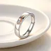 Anéis de Casal com Asas de Anjo Separadas por Cor, um Par de Anéis Simples Masculino e Feminino, Design de Nicho Atacado, Anéis Exquisitos com Diamantes