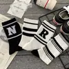 Calcetines Zhuji para Hombre de Caña Media Blancos Versátiles Calcetines Ins Otoño e Invierno Modernos Largos Deportivos Americanos Calcetines Negros Antiolor
