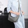 Nova Bolsa de Couro Natural de Vaca de Alta Qualidade em Formato de Dumpling, Versátil Bolsa Feminina de Couro Genuíno para Cruzar Fronteiras, Bolsa de Ombro Transversal Casual e Fashion