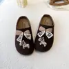 Zapatos Birkenstock de Dibujos Animados de Verano 2026 para Niños y Niñas, Suela Suave, Antideslizantes, Calados, Transpirables, Medias Chanclas Cerradas para Exteriores para Niños Mayores