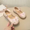 Sapatos de couro com laço estilo coreano para meninas 2026 novo modelo primavera e outono sapatos de performance para meninas pequenas sapatos versáteis de sola macia para princesinhas