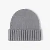 Gorro cálido grueso para exteriores de hilo de mecha en stock, gorro de punto liso sin ala para hombre, gorro de lana de comercio exterior para mujer al por mayor