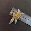 Broche Elegante de Osmanthus de Perfume Completo Estilo Francês para Mulheres, Exquisito Leve Luxo Totalmente Cravejado de Diamantes Moda Casaco Terno Cheongsam Pino Acessório