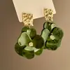 Pendientes de borla de flor de cuentas de color dopamina para primavera, sensación de lujo ligero y alta gama, pendientes atmosféricos estilo vacacional para mujer