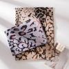 Bufanda con estampado de leopardo para mujer, nueva bufanda de invierno de estilo europeo y americano, para uso diario, resistente al frío, ligera, de lujo y cálida.