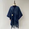 Xale Atmosférico Preto e Vermelho com Franjas Retro Outono e Inverno Versátil Capa com Fenda Imitação de Caxemira Quente Roupa de Fora Manto Dois em Um