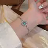 Amuleto de Flor Corazón Esmeralda~Pulsera con Colgante de Flor de Circonia, Pulsera Fresca y Suave de Verano, Joyería de Gama Alta de Nicho para Mujer