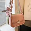 Bolsa Pequena de Textura de Alta Qualidade Feminina 2023 Nova Verão Elegante Versátil Bolsa Transversal Popular Ombro Axila Bolsa Pequena Quadrada
