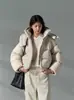 Jaqueta de Algodão com Capuz e Gola Alta Estilo Coreano para Mulheres, Estilo Curto Inverno 2026, Nova Jaqueta Puffer Quente Acolchoada Solta