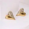 Brincos de Tarraxa Europeus e Americanos de Moda Transfronteiriços em Forma de Coração com Diamantes Aço Inoxidável Banhado a Ouro 18K Brincos Elegantes Versáteis Atacado