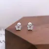 Nuevos Pendientes de Tachuela Mini Compactos Calados en Forma de Flor con Diamantes Brillantes, No Necesitan Quitarse para Dormir Diariamente, Diseño de Rosca, Pendientes Exquisitos