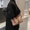 Bolsos de Moda para Mujer 2025 Nuevo Estilo Coreano Gama Alta Elegante Moderno Ropa de Trabajo Gran Capacidad Moderno Bolso de Hombro Cruzado