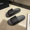 2025 Nuevas Chanclas Transfronterizas para Hombre de una Tira para el Hogar Antideslizantes de Moda Resistentes al Desgaste de Suela Gruesa Resistentes al Desgaste Chanclas de Playa