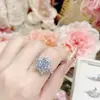 Anillo Versátil Serie Diamante de Alto Carbono Camelia Plata de Ley S925 Estilo Lujo Ligero para Boda y Fiesta de Noche
