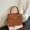 Bolsa de mão de luxo leve estilo coreano de nicho, novo modelo de verão 2026, bolsa de ombro de alta qualidade, bolsa transversal de grande capacidade para o dia a dia