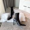 Botas Curtas de Salto Fino Bico Fino 2026 Novo Estilo Outono e Inverno Zíper Lateral Elástico Off-White Salto Alto Forro de Lã Botas Slim para Mulheres